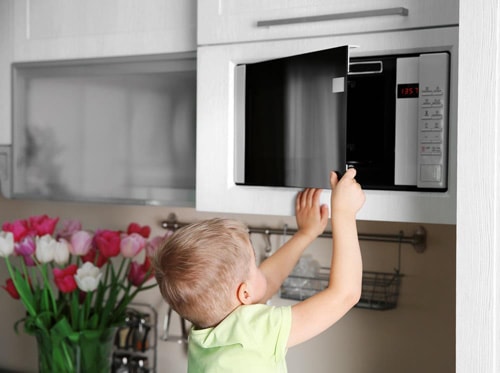 young child open microwave